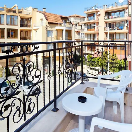 Feniks Appartement *