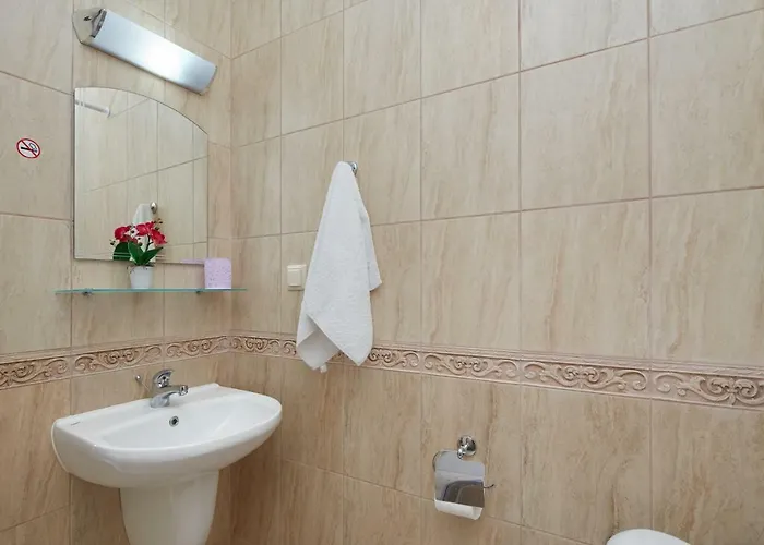 Feniks Νεσέμπαρ