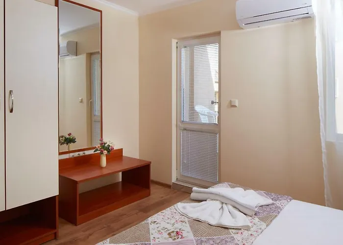 Feniks * Νεσέμπαρ