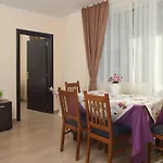 Feniks Apartment *
