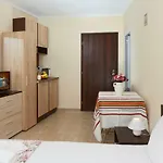 Feniks Apartment *