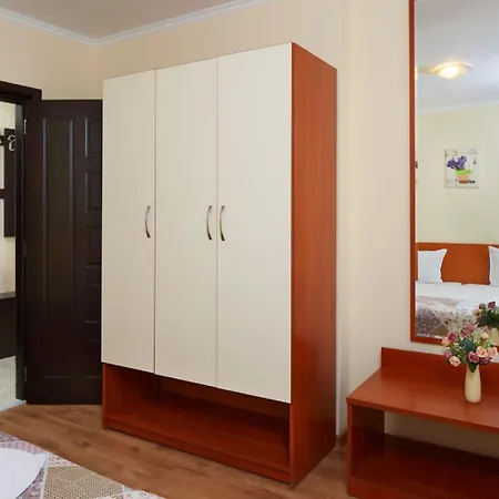 Feniks Apartman *